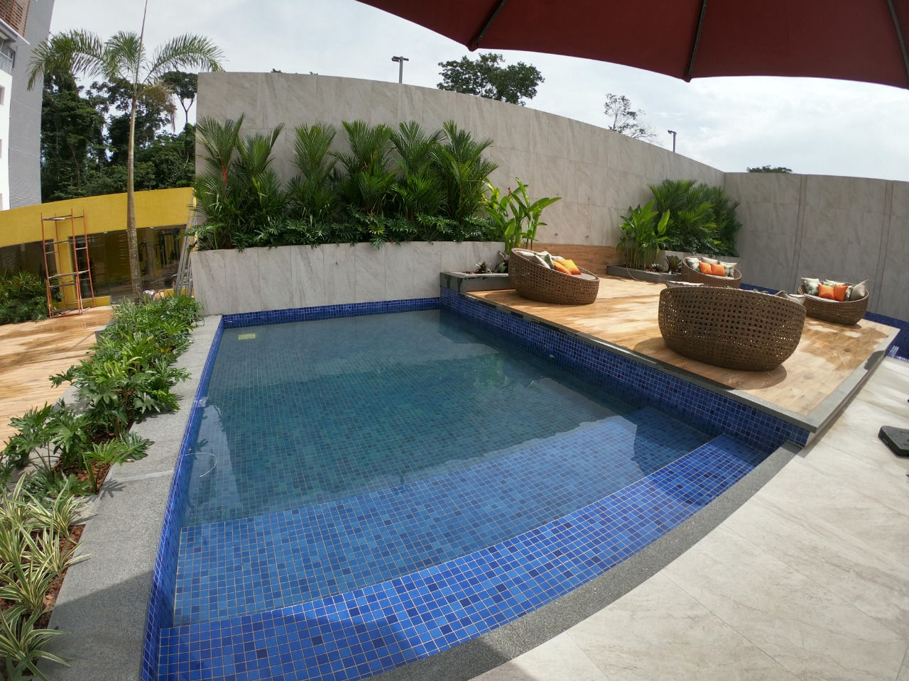 area de lazer piscina infantil do breeze residence